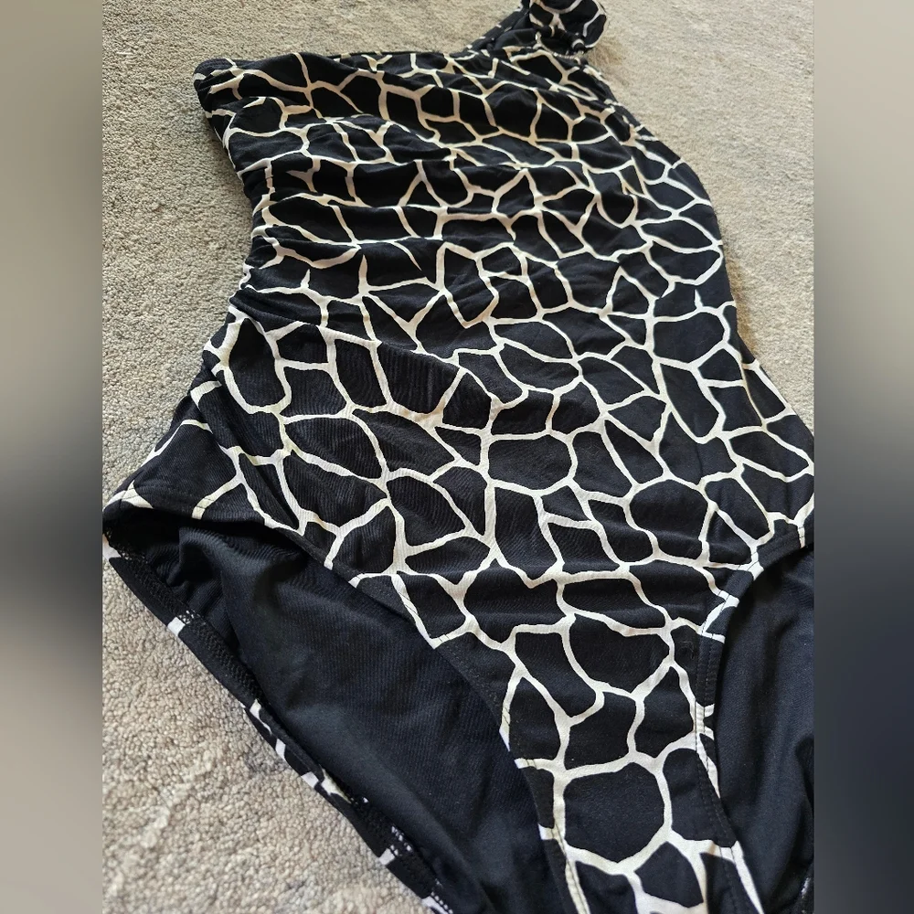 MK Michael Kors Black White Giraffe One-Shoulder One Piece Swimsuit - Picture 3 of 8